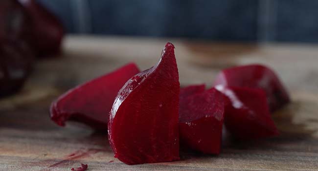 slicing beets