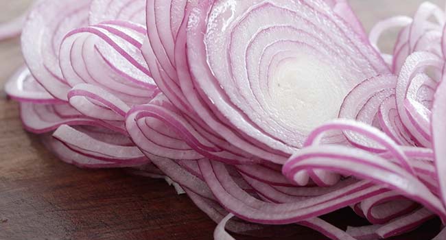 sliced red onions