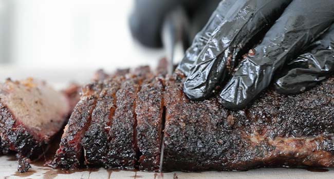 slicing a brisket