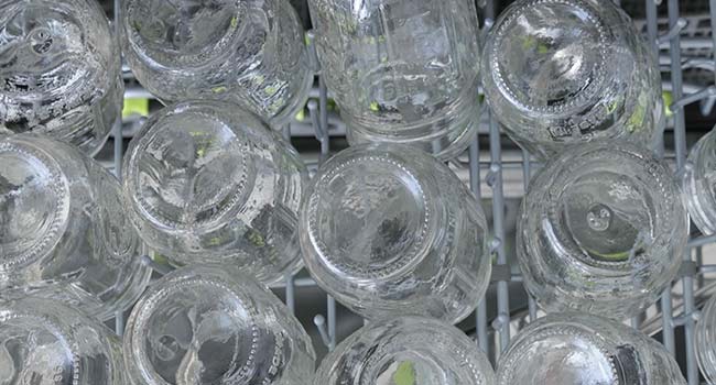 washing jars in a dishwasher