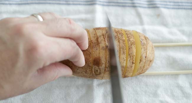 making hasselback potatoes