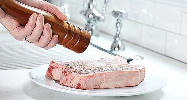 seasoning new york strip steaks