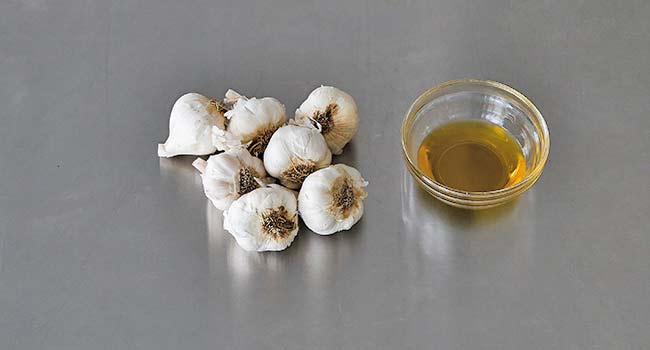 ingredients for roasted garlic