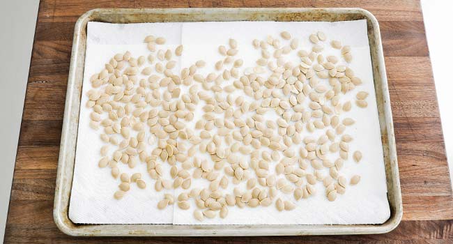 drying the pumpkin seeds