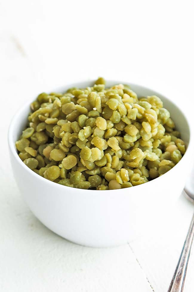 bowl of cooked split peas