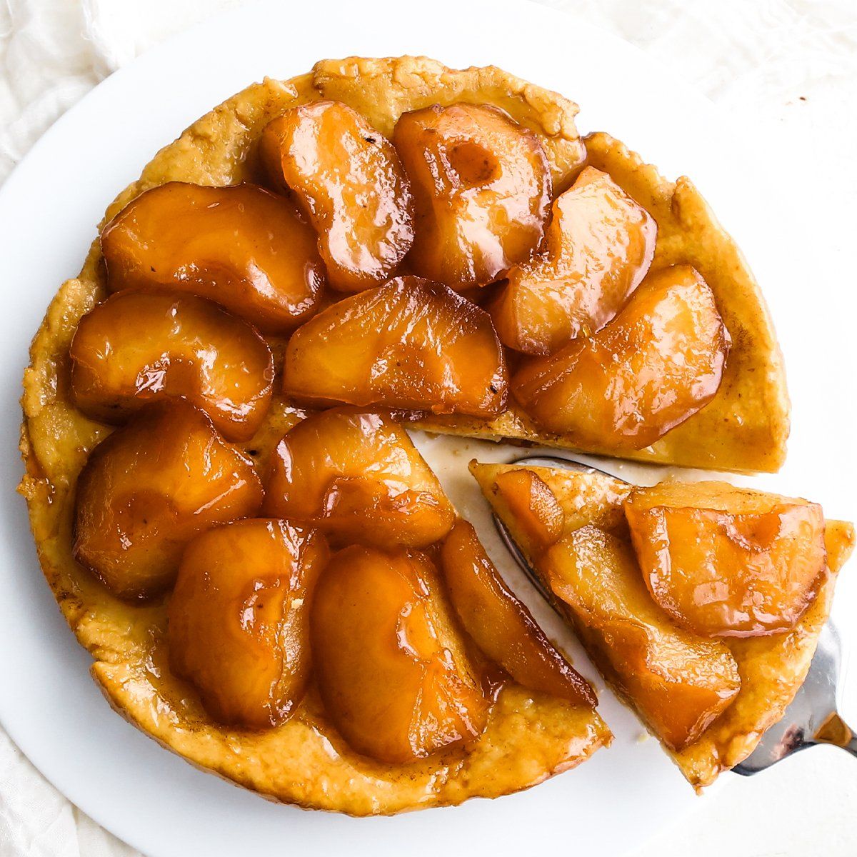 Tarte Tatin Recipe (With Apples and Buttery Crust)