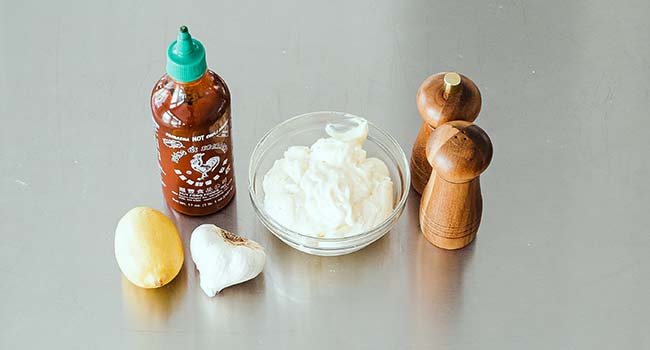 ingredients to make sriracha mayo