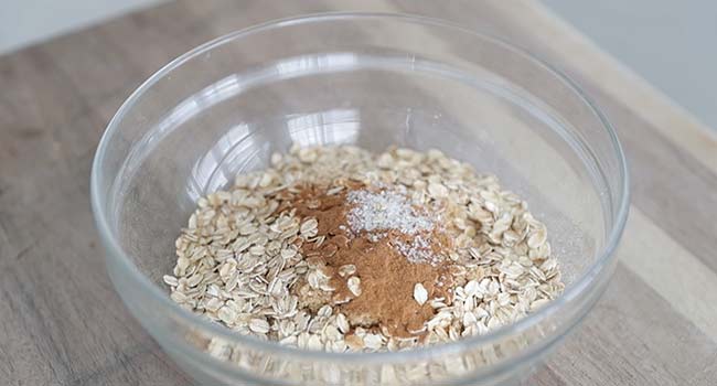 oats and cinnamon in a bowl
