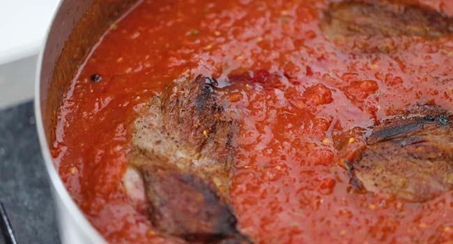 lamb shanks in tomato sauce