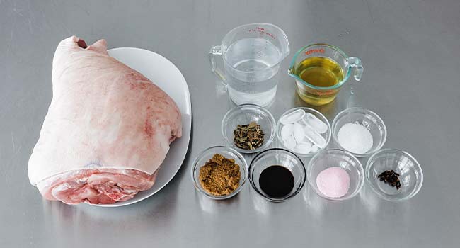 ingredients to cure and smoke a ham