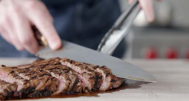 slicing carne asada