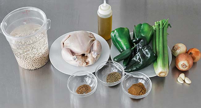 ingredients to make white chicken chili