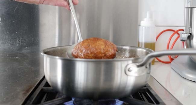 frying a scotch egg