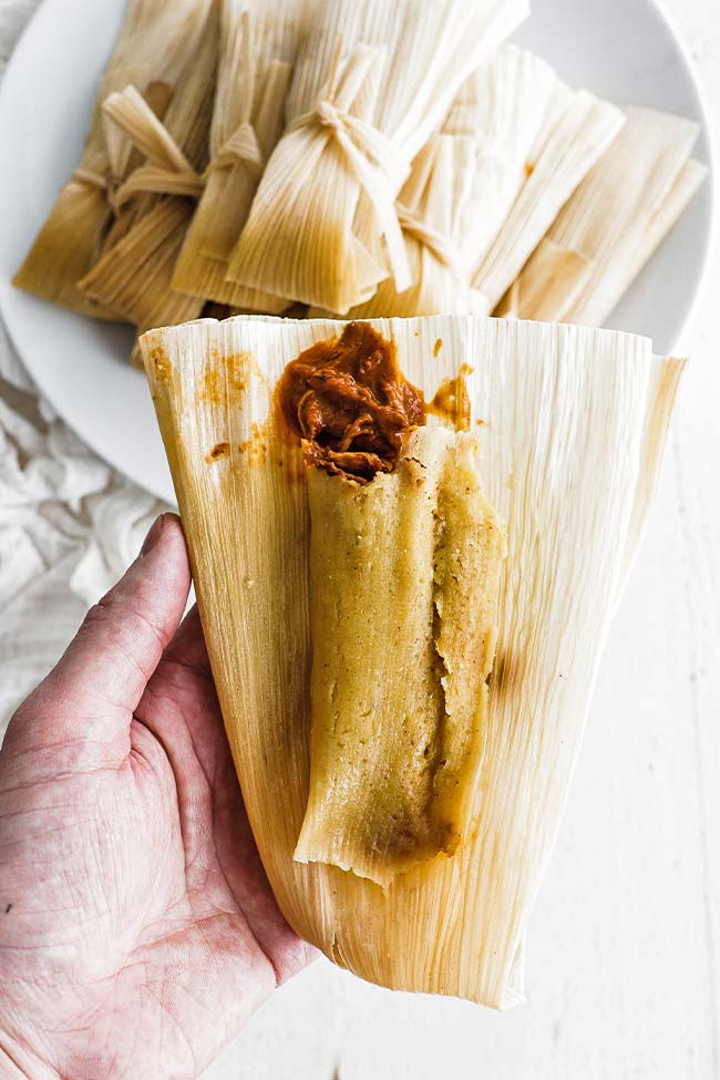 Rojo de pollos tamales