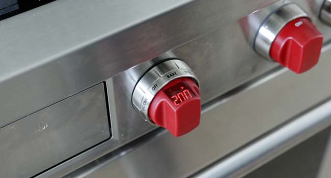setting an oven to 200°