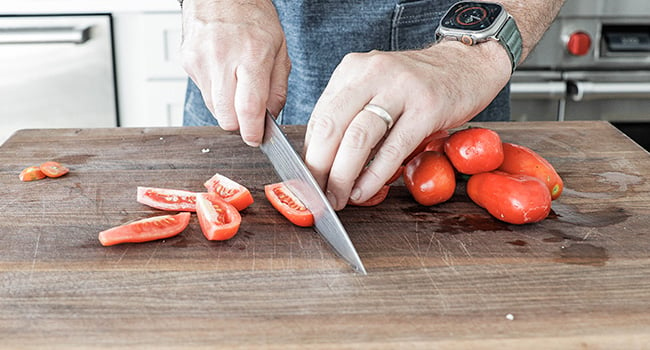 slicing tomatoes