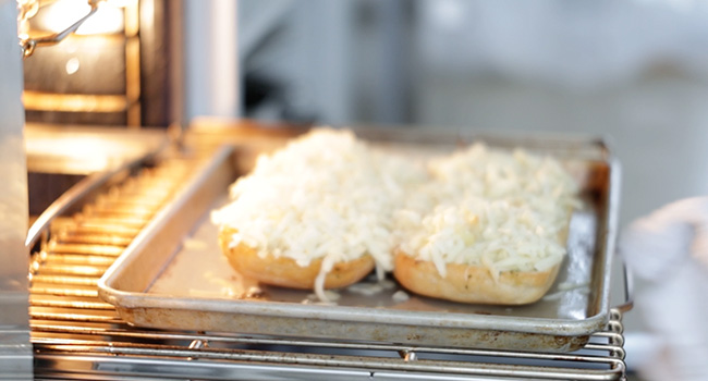 broiling cheesy bread