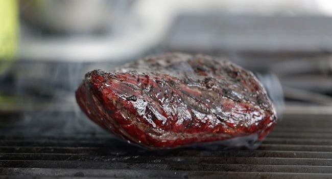 grilling a picanha