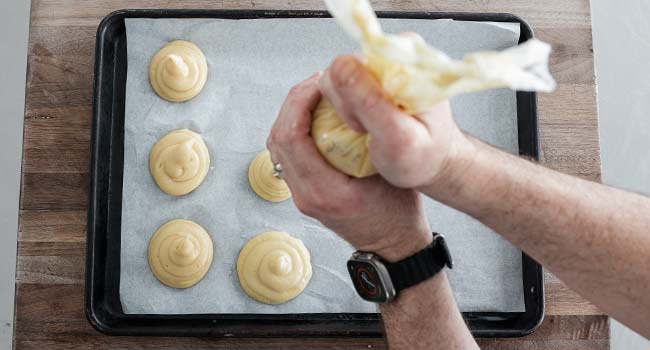 making cream puffs