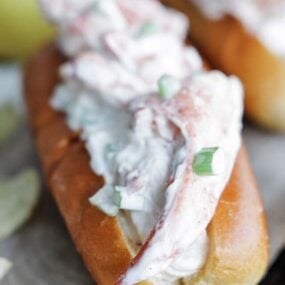 lobster roll in a bun