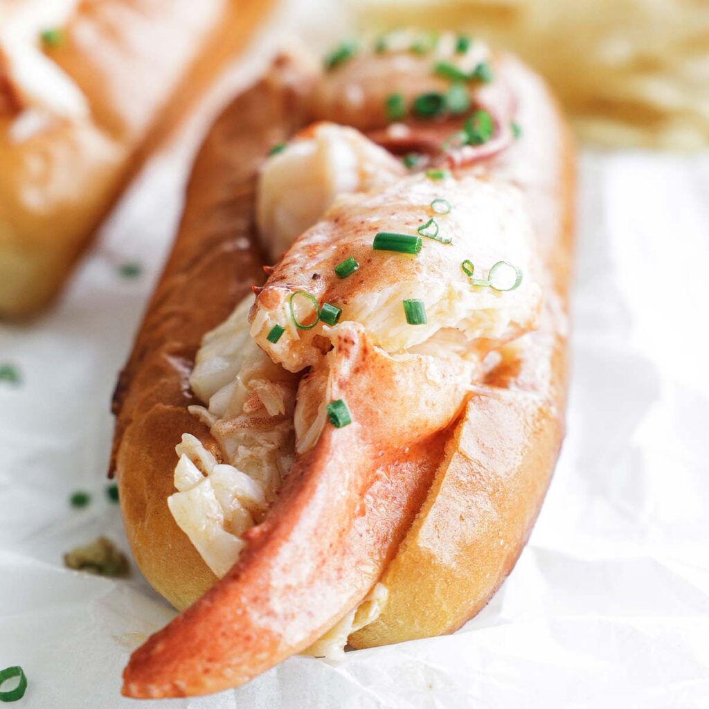 Buttery Warm Lobster Roll Recipe (Original Connecticut-Style) - Chef ...