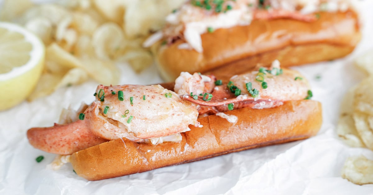 Buttery Warm Lobster Roll Recipe (Original Connecticut-Style)