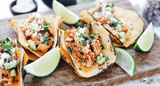 chicken tinga tacos with limes