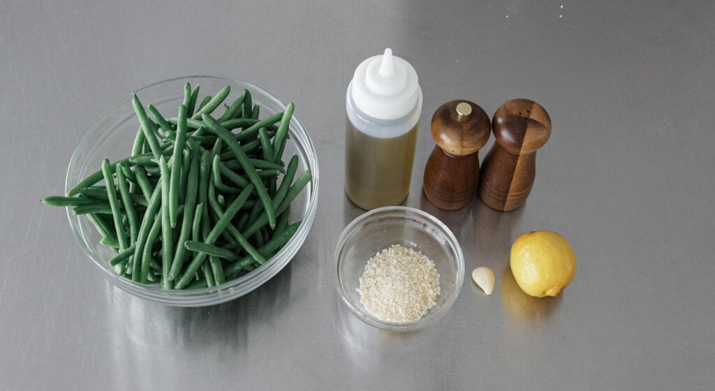 This image has an empty alt attribute; its file name is oven-roasted-green-beans-ingredients-1024x560.jpg