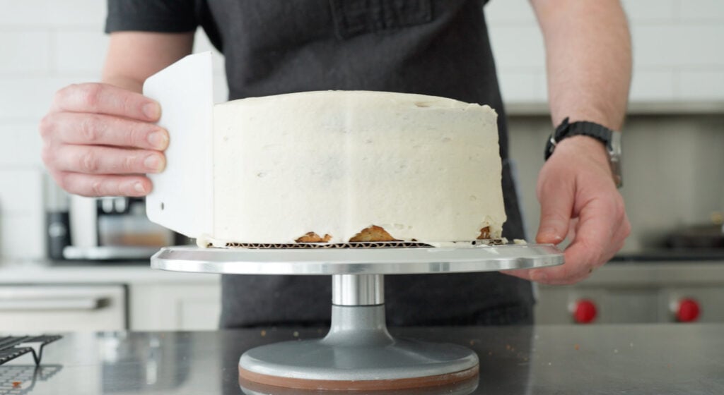 Icing the pistachio cake