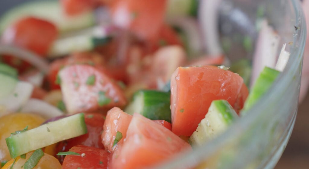 cucumber tomato salad ingredients mixed together
