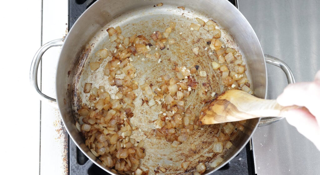 garlic and onions saute