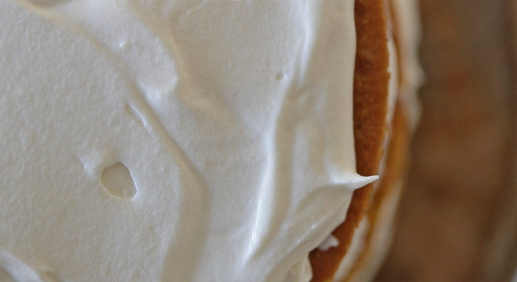 frosting on to of cake