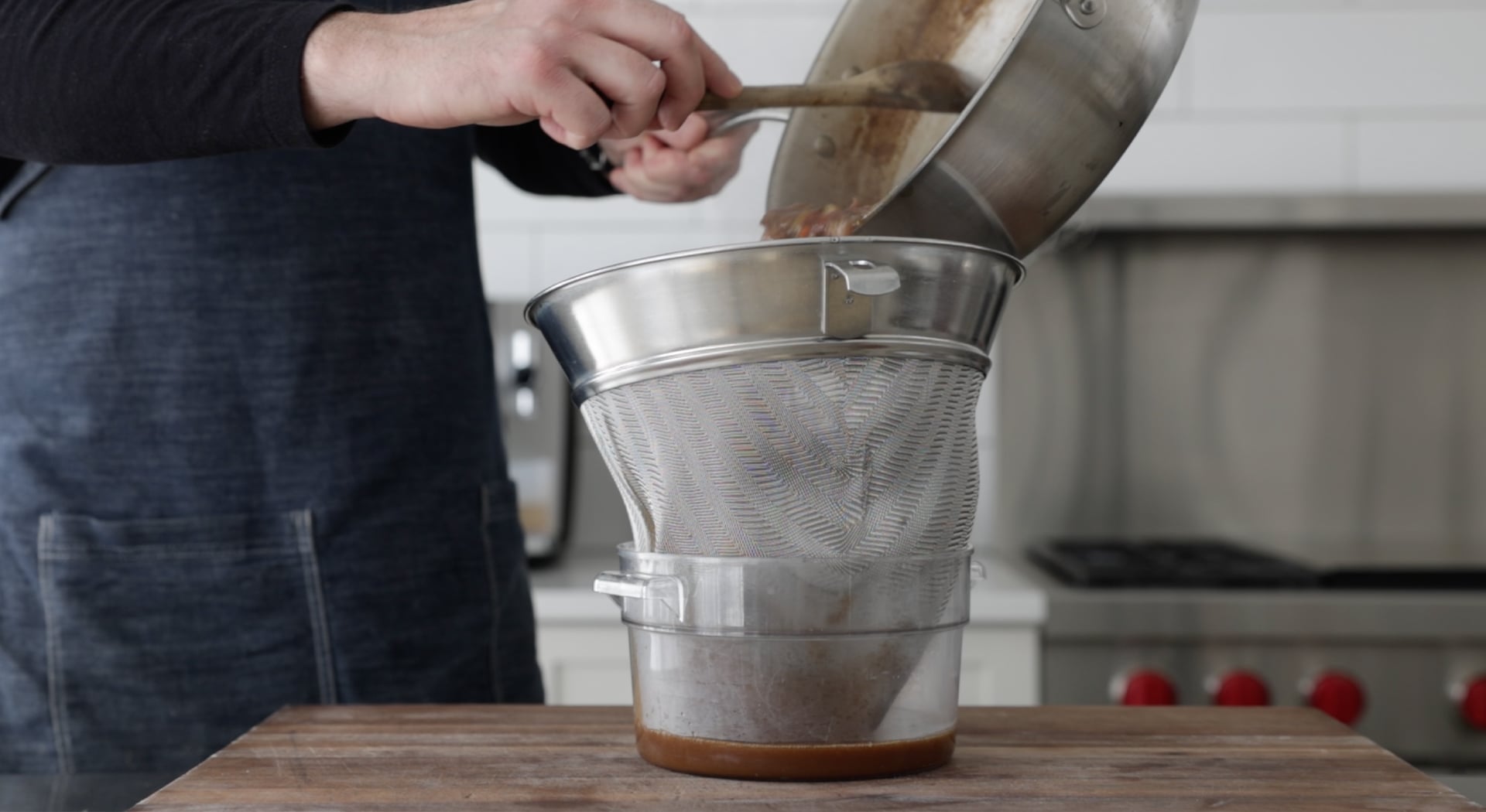 straining a beef gravy
