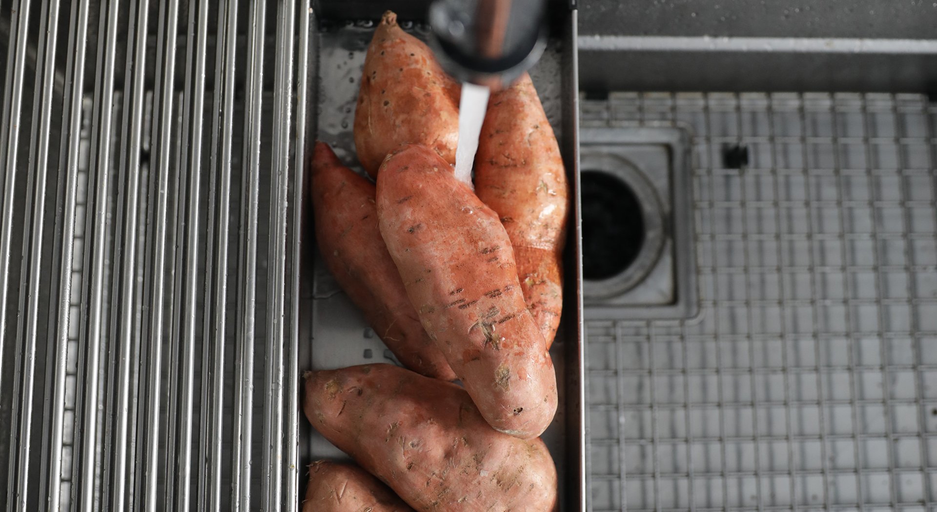 rinsing sweet potatoes