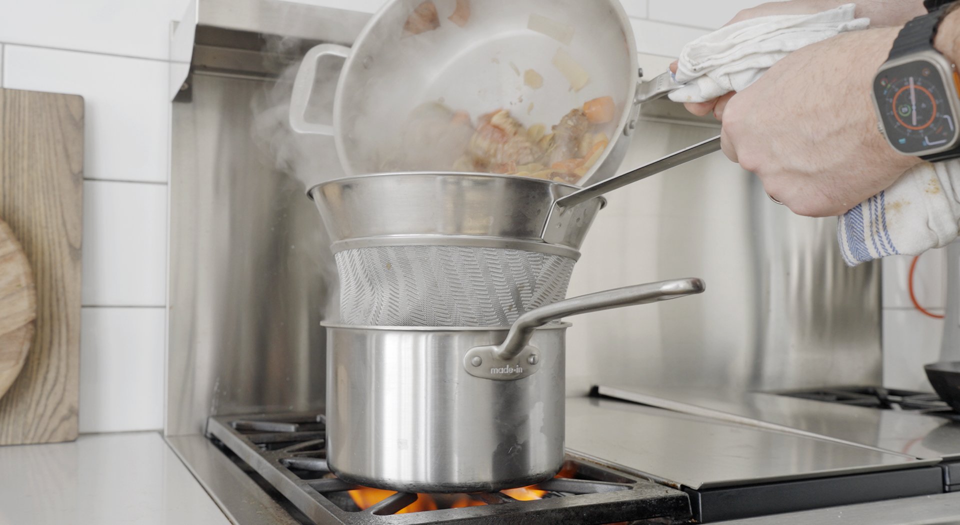 straining a turkey gravy