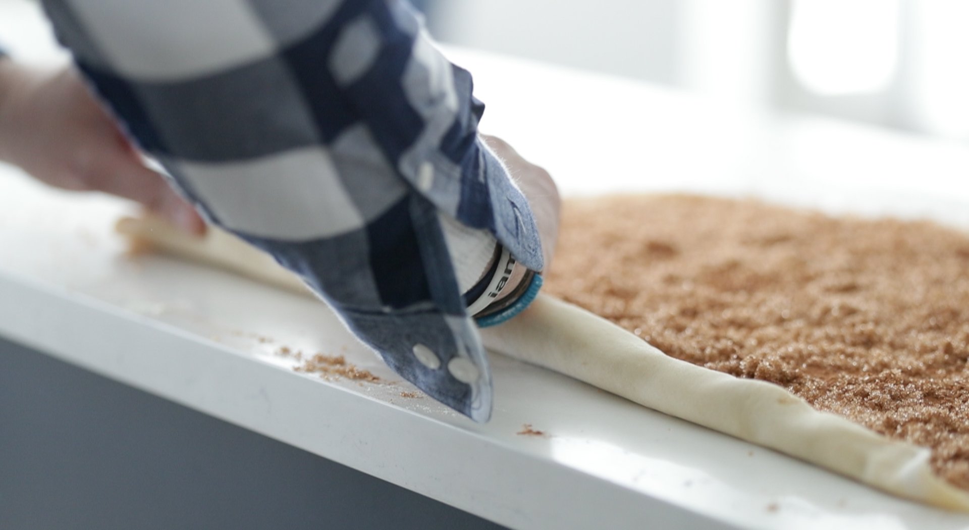 rolling up cinnamon roll dough