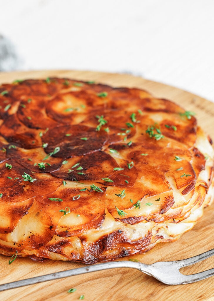 Pommes anna on a wooden board