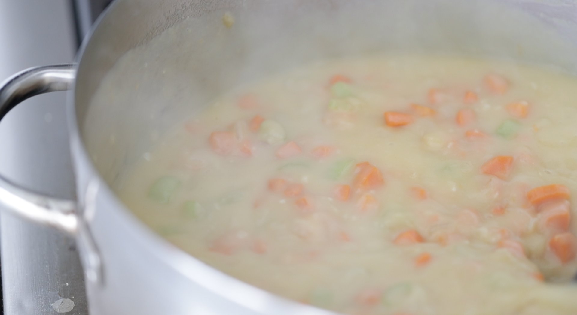 thick gravy with vegetables