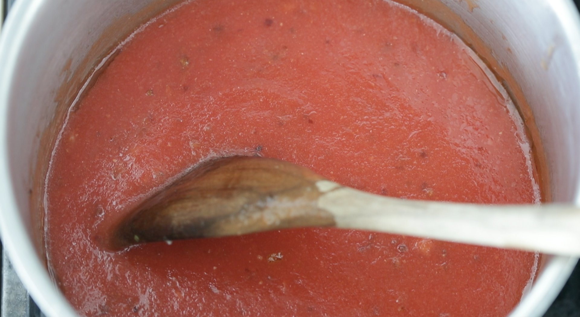 making a pomodoro sauce