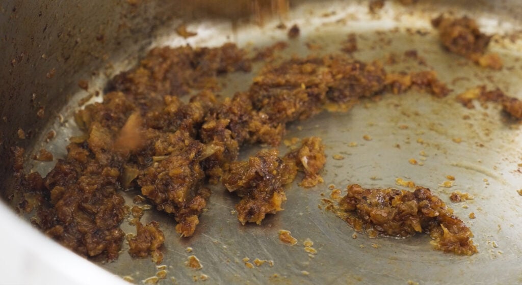 brown onions in a rondeau pot