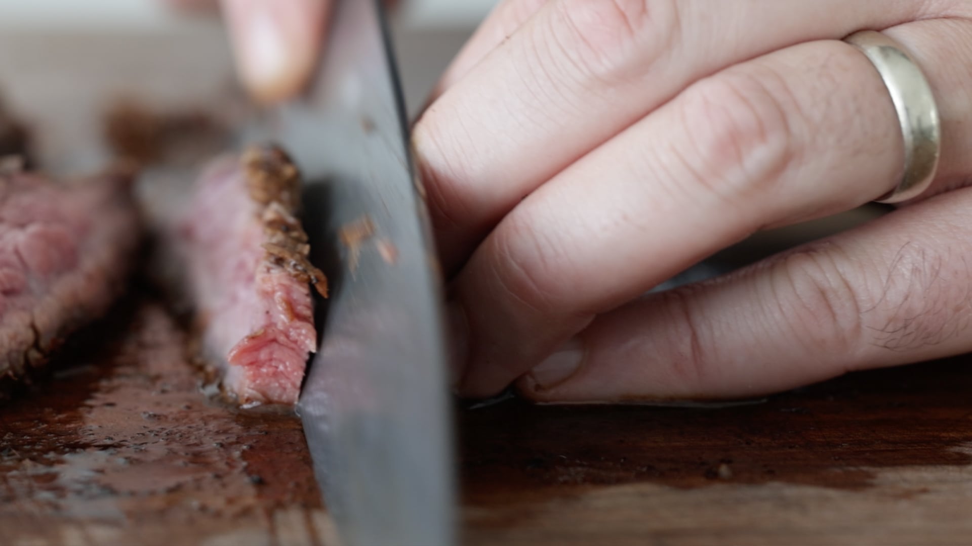 slicing flank steak