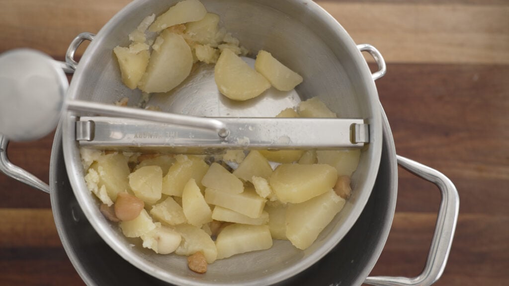 Mashing the garlic with the cooked potatoes 