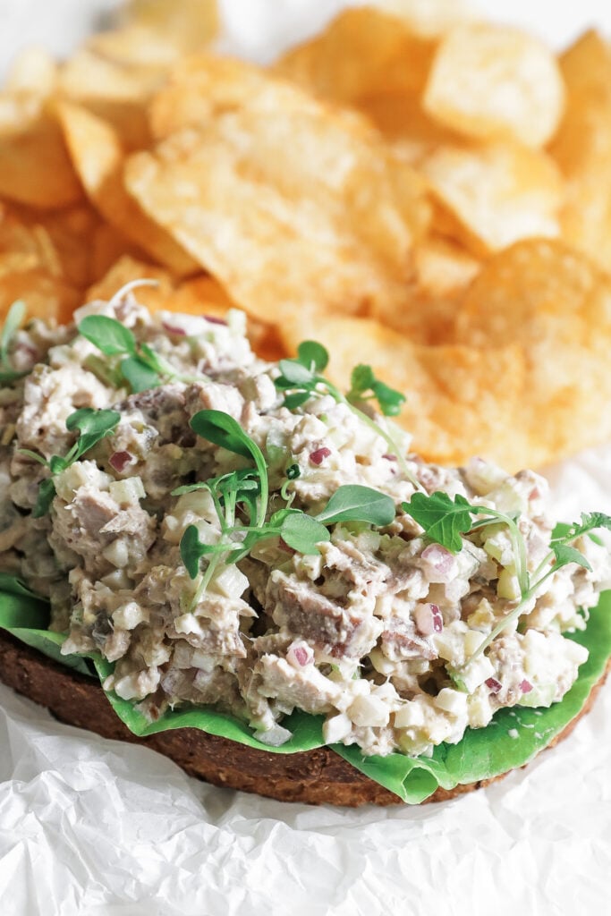 tuna salad with chips