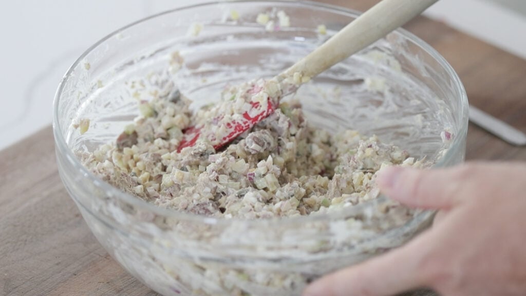 mixing salad