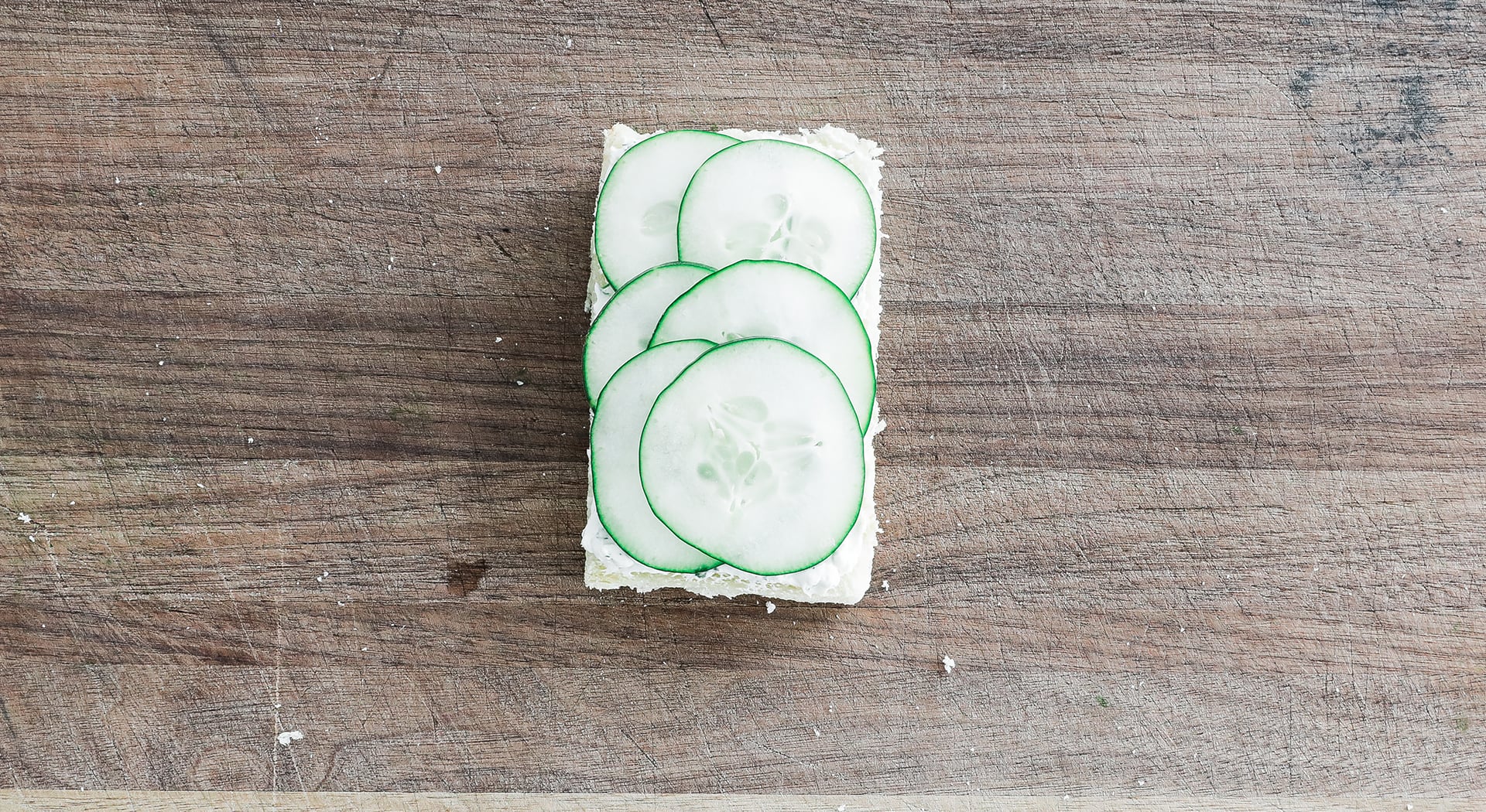 adding cucumbers to bread
