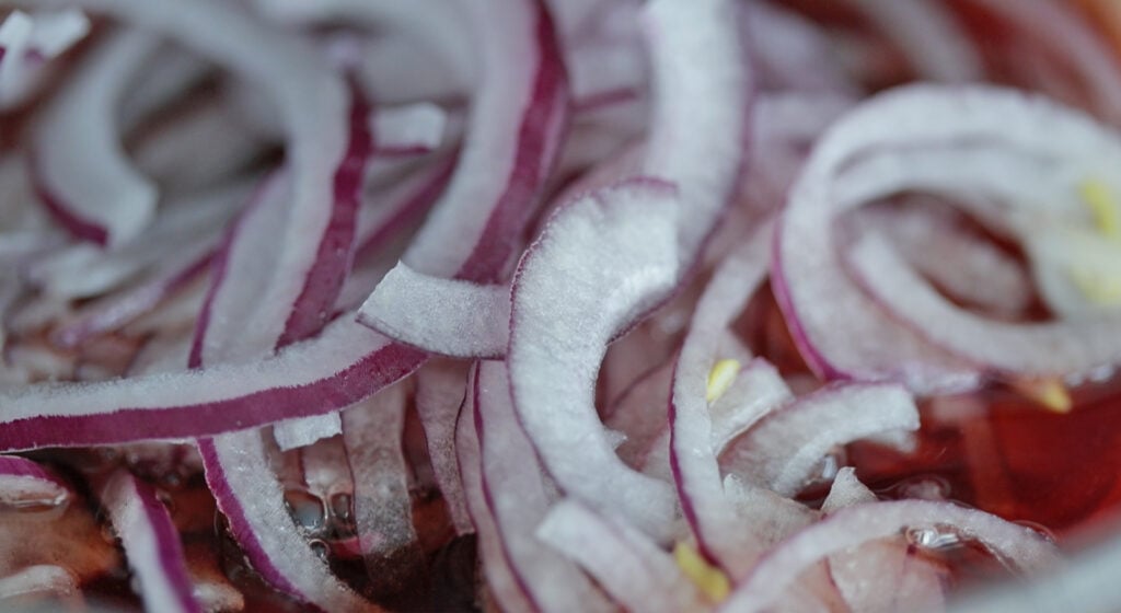 slicing red onions