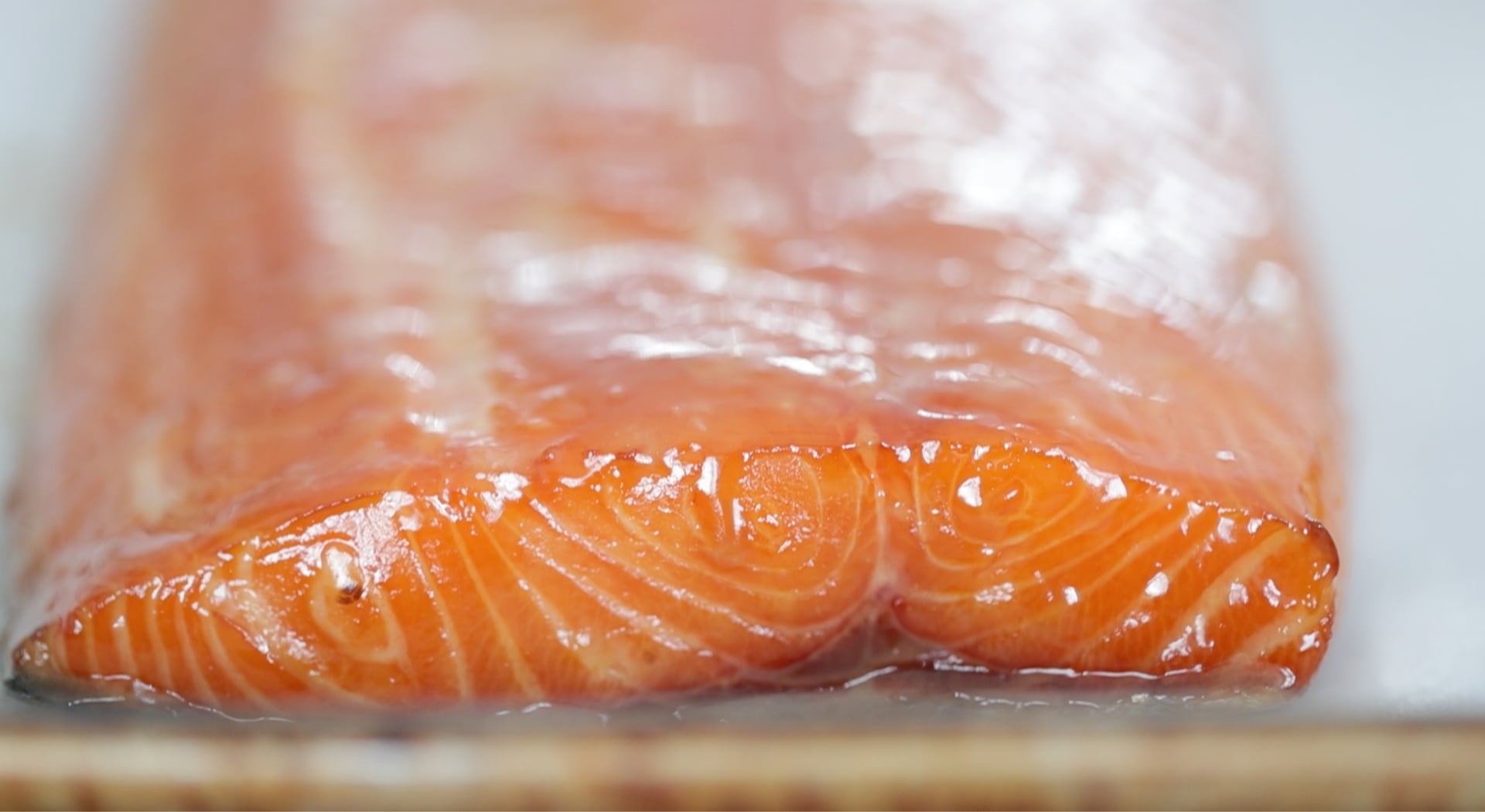 letting a smoked salmon rest