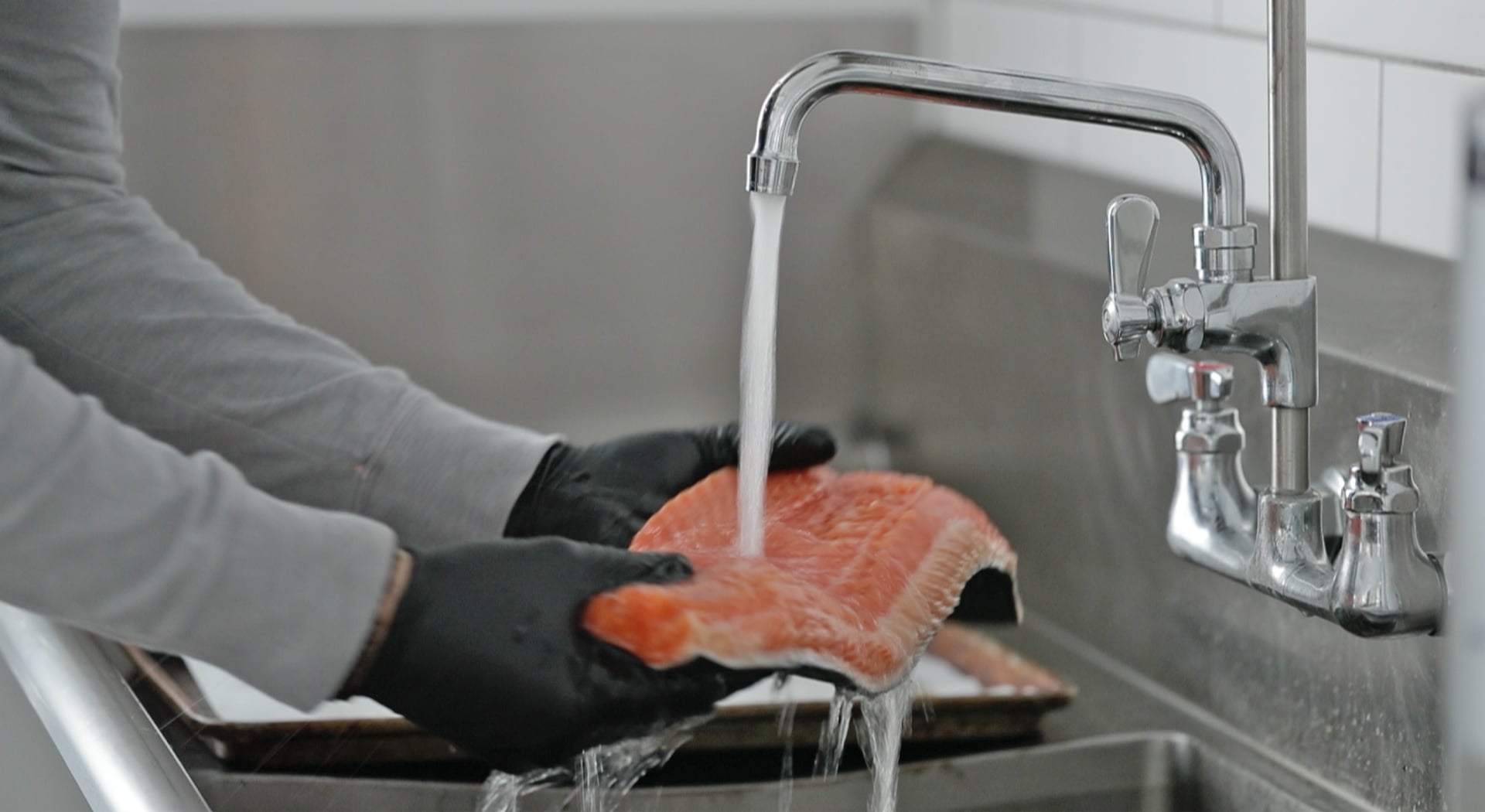 rinsing a salmon
