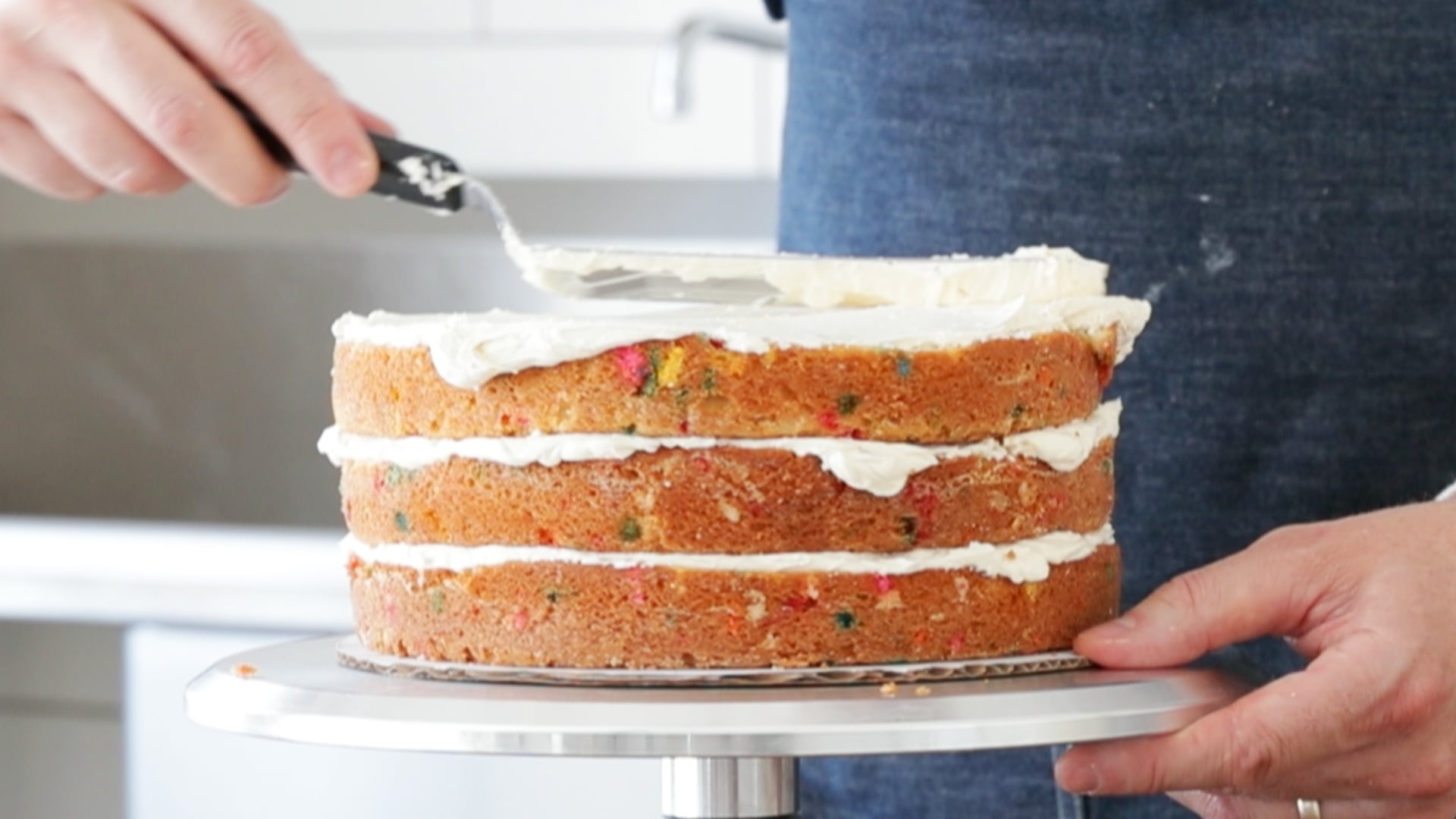 icing a funfetti cake