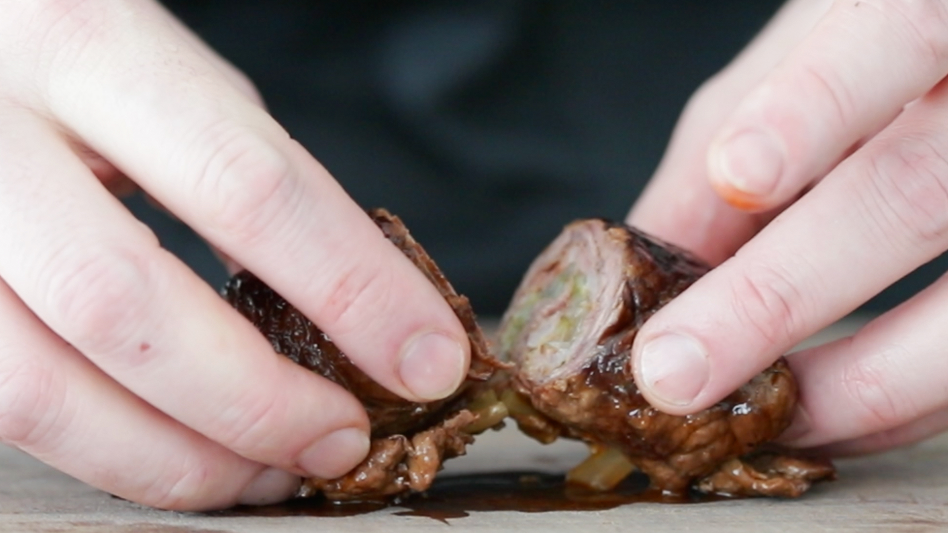 slicing a beef rouladen